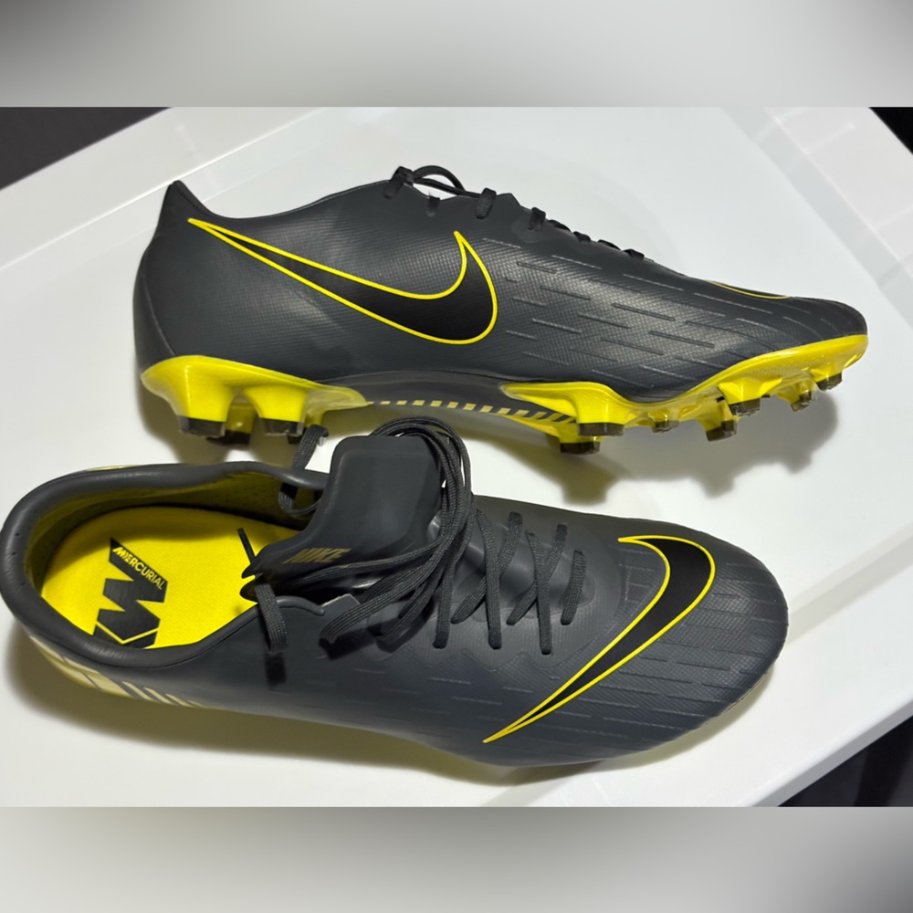 Nike Men's Athletic Shoes - Gray and Yellow